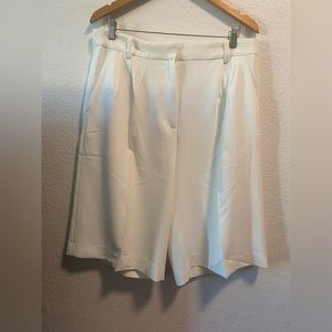 New H&M Womens White Shorts